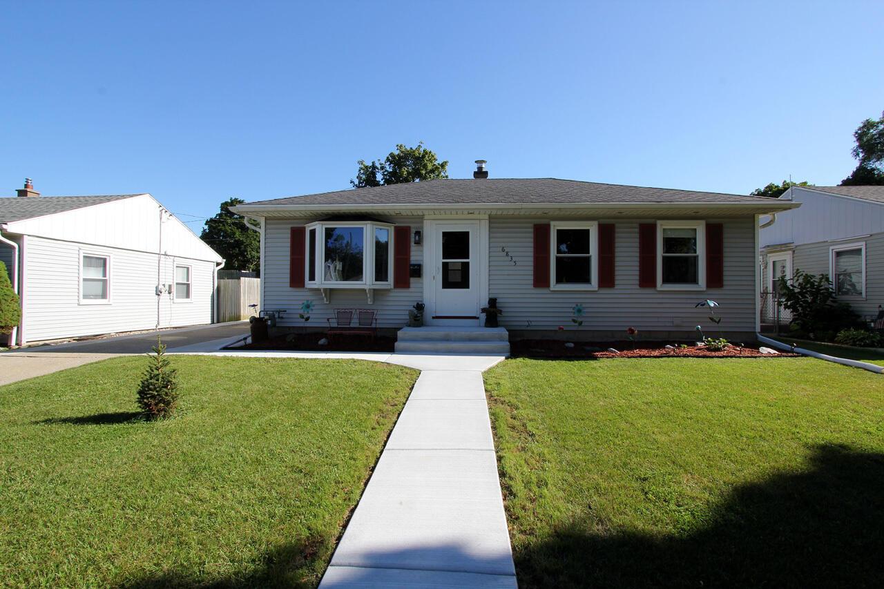 6835 W Arthur Ave, West Allis, WI 53219