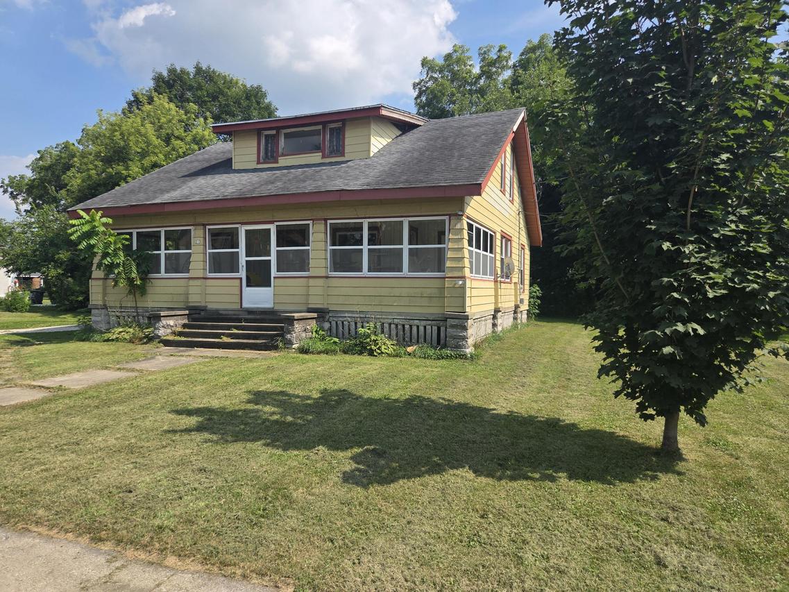 21 E Beloit St, Darien, WI 53114