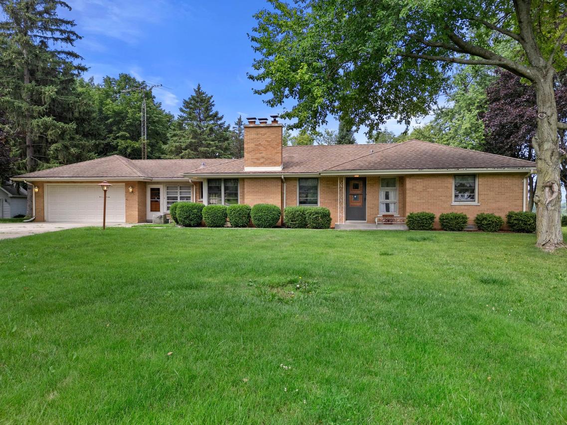 8700 235th Ave, Salem Lakes, WI 53168