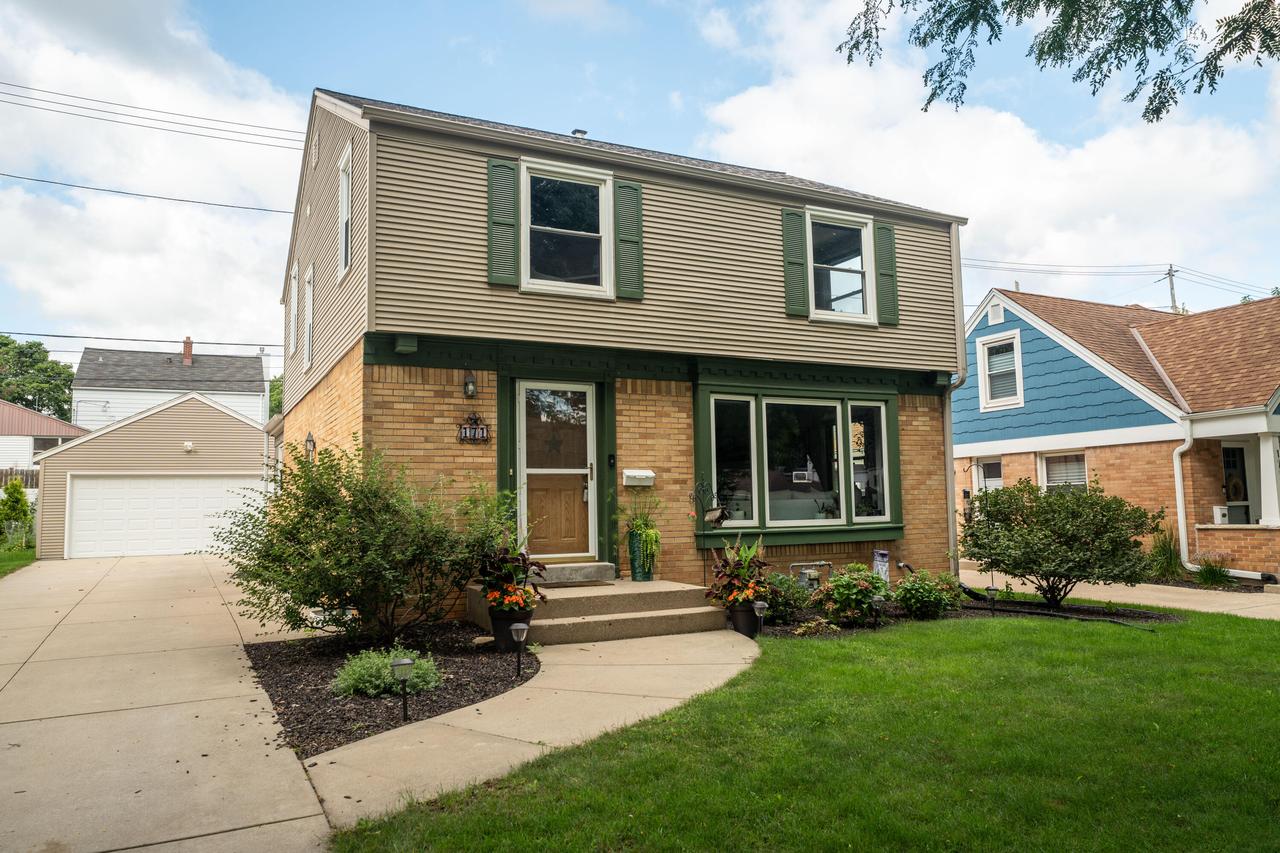 171 N 89th St, Wauwatosa, WI 53226