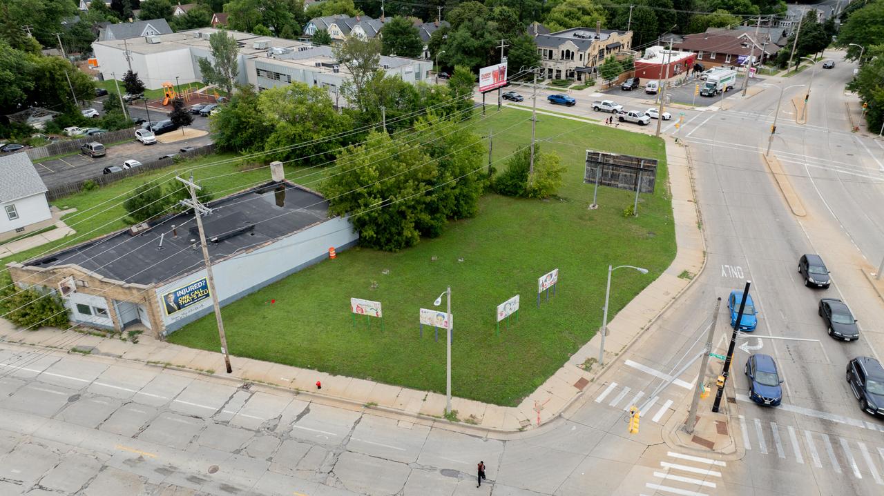 3512 N Dr Martin Luther King Jr Dr, Milwaukee, WI 53212