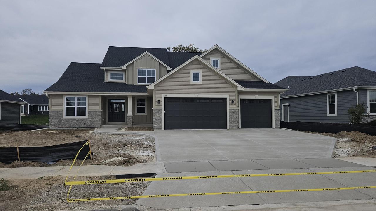237 Mulberry Ln, Grafton, WI 53024