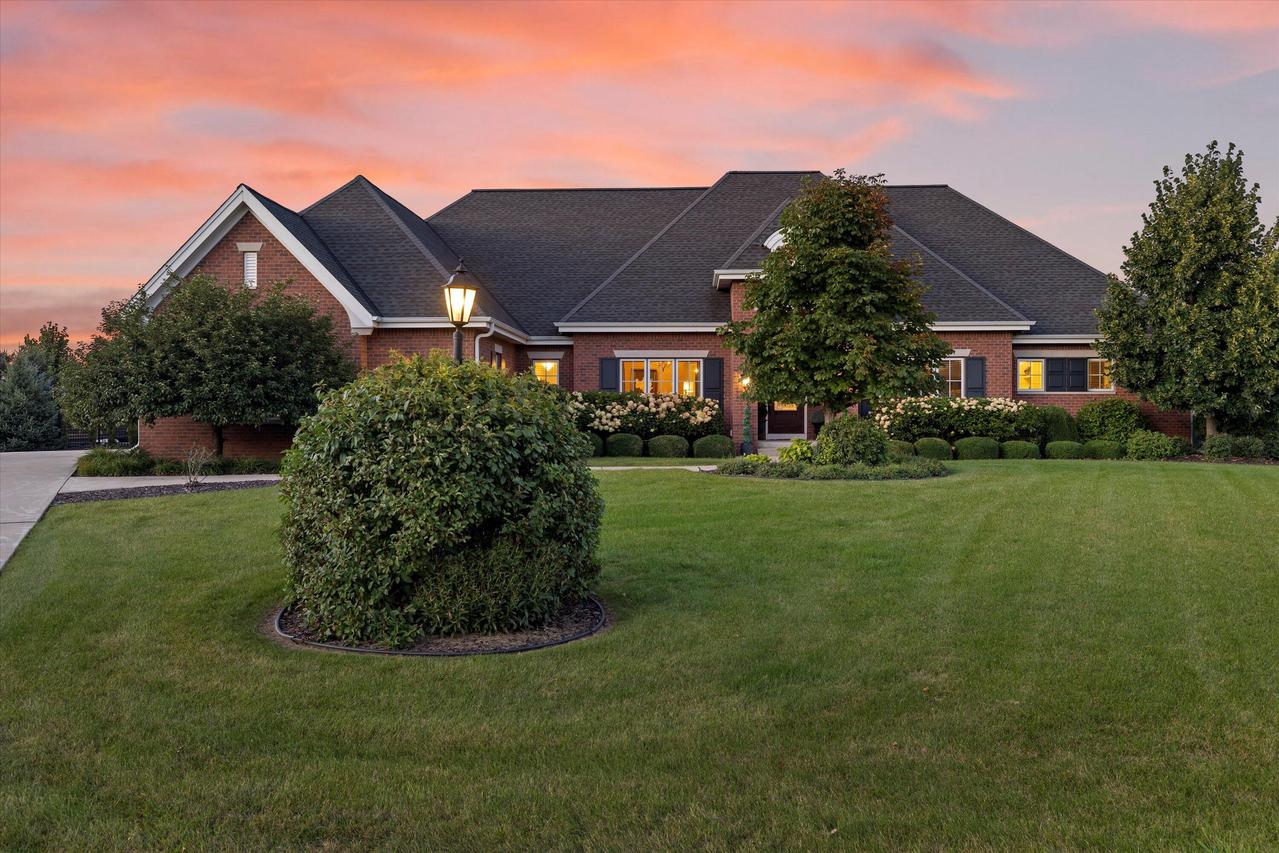 N19W24652 River Edge Ct, Pewaukee, WI 53072