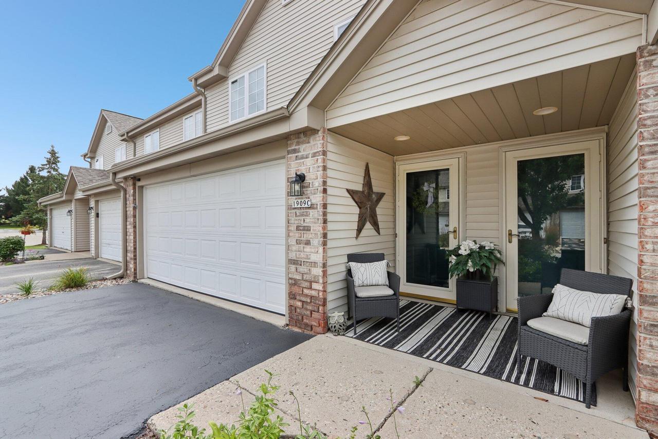 1909 Mallard Pointe Cir #C, Waukesha, WI 53189