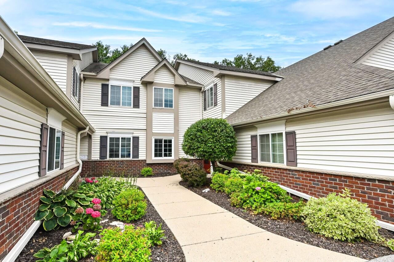 584 Pewaukee Rd #C, Pewaukee, WI 53072