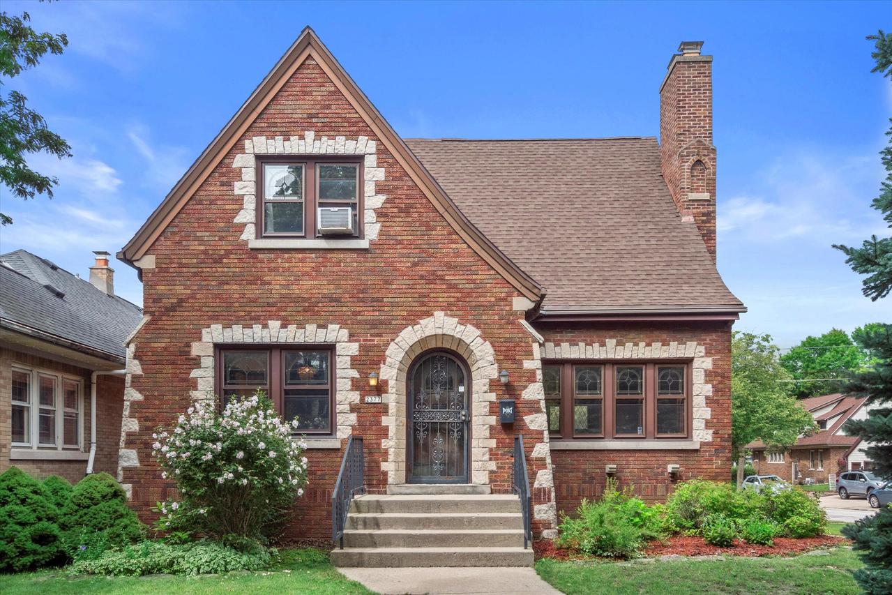 2377 N 60th St, Wauwatosa, WI 53210