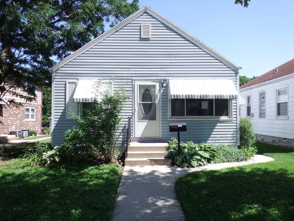 2342 S 63rd St, West Allis, WI 53219