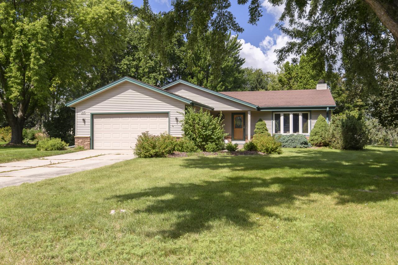 W170N9945 Oriole Ct, Germantown, WI 53022
