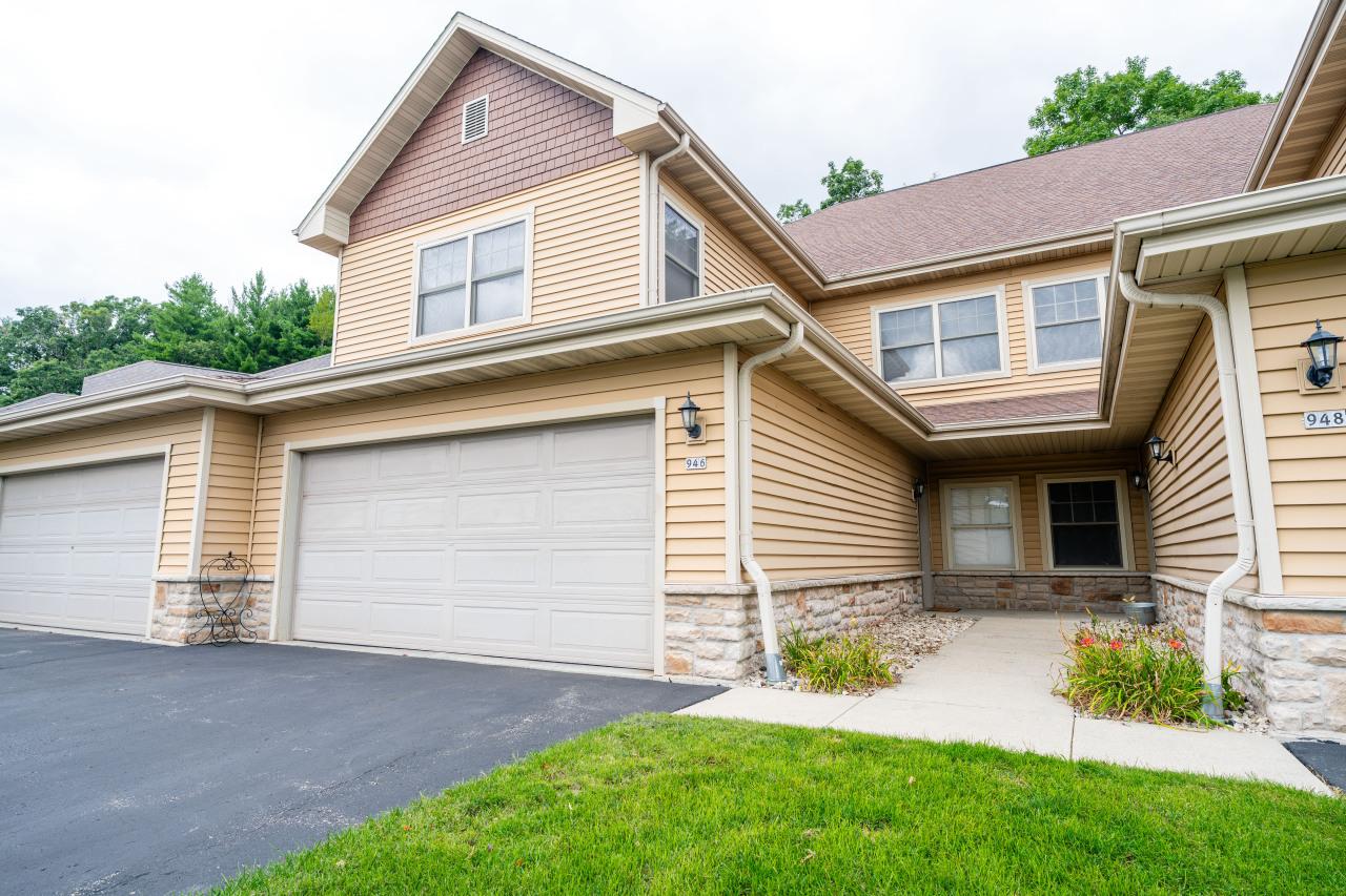 946 Autumn Ridge, Hartford, WI 53027