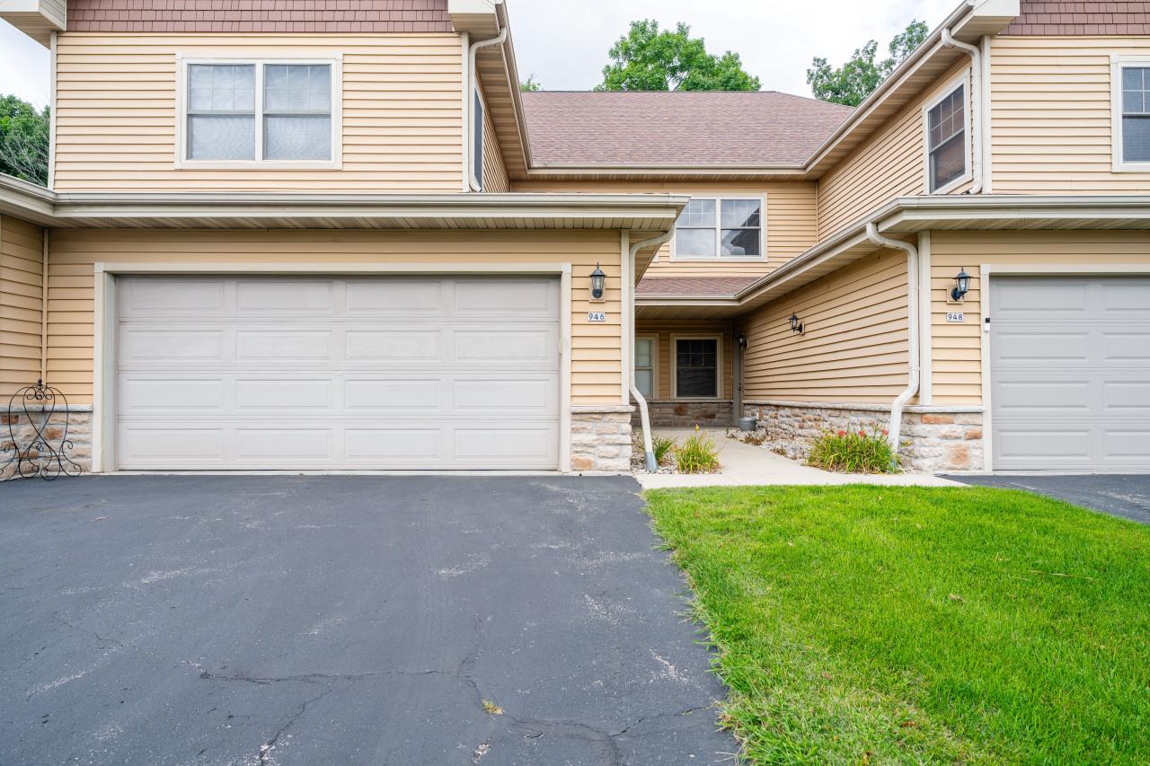 946 Autumn Ridge, Hartford, WI 53027
