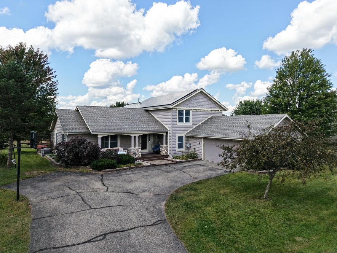 W361S2389 Scuppernong Dr, Ottawa, WI 53118