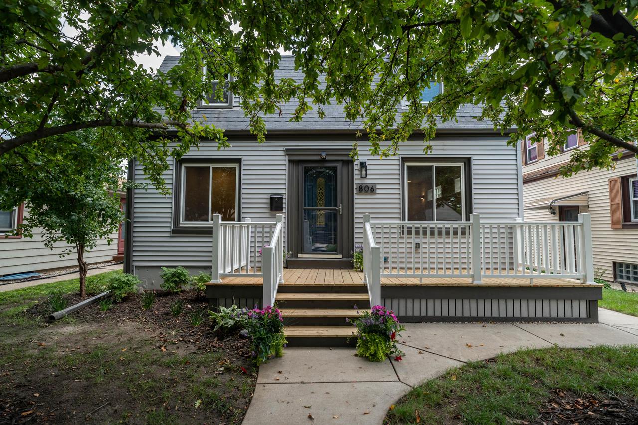 806 S 93rd St, West Allis, WI 53214