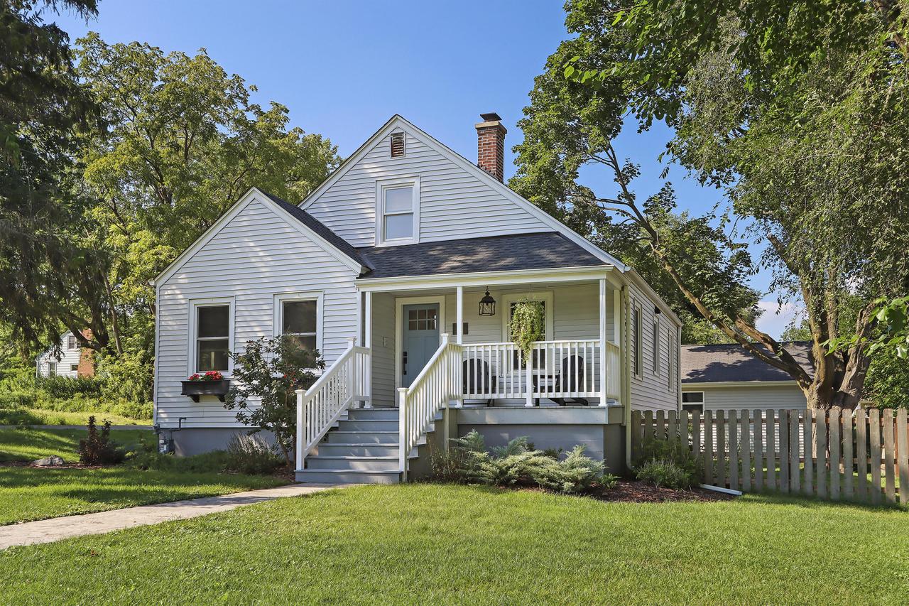 70 Olive St, Williams Bay, WI 53191