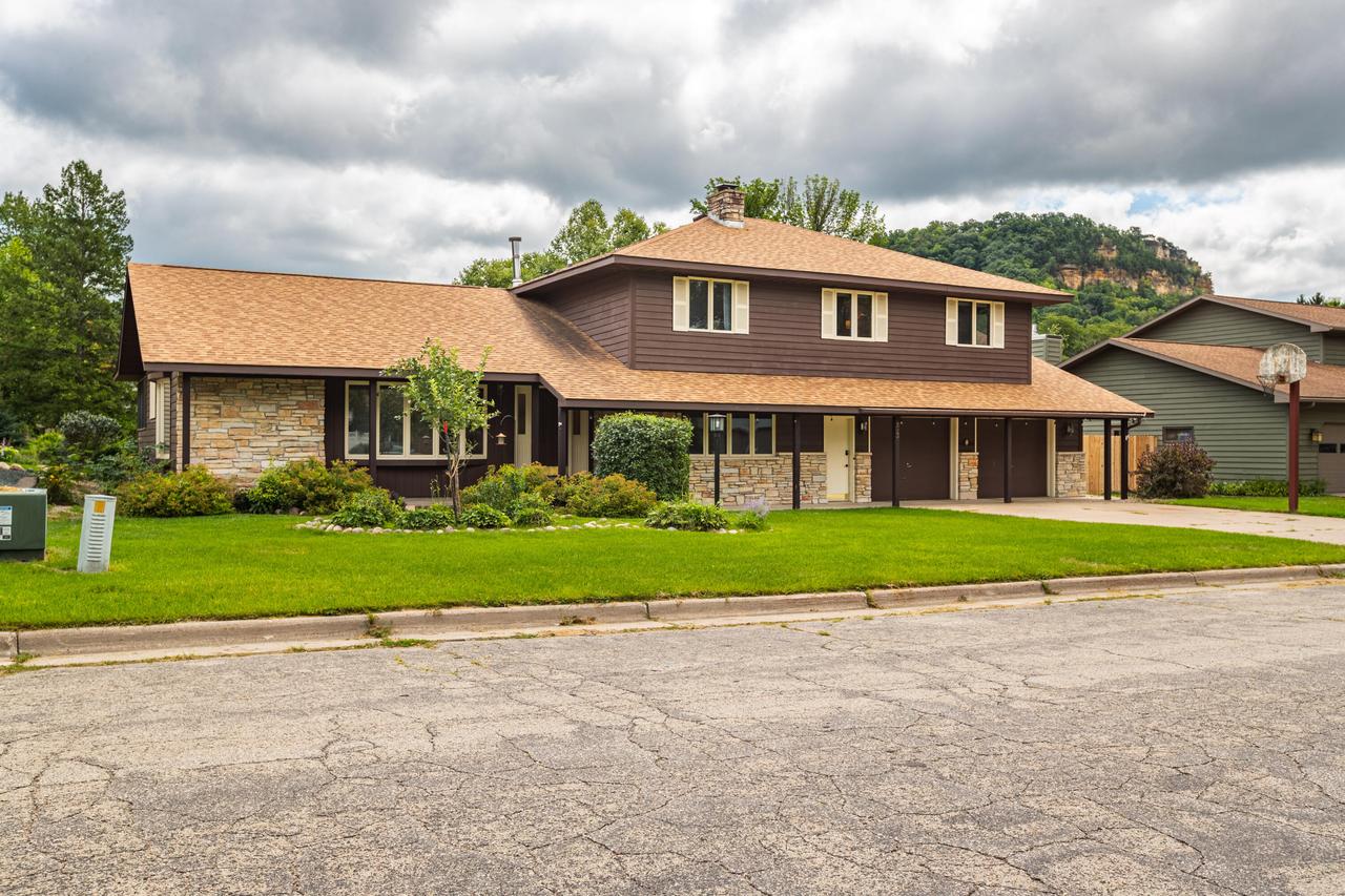 323 28th St, La Crosse, WI 54601