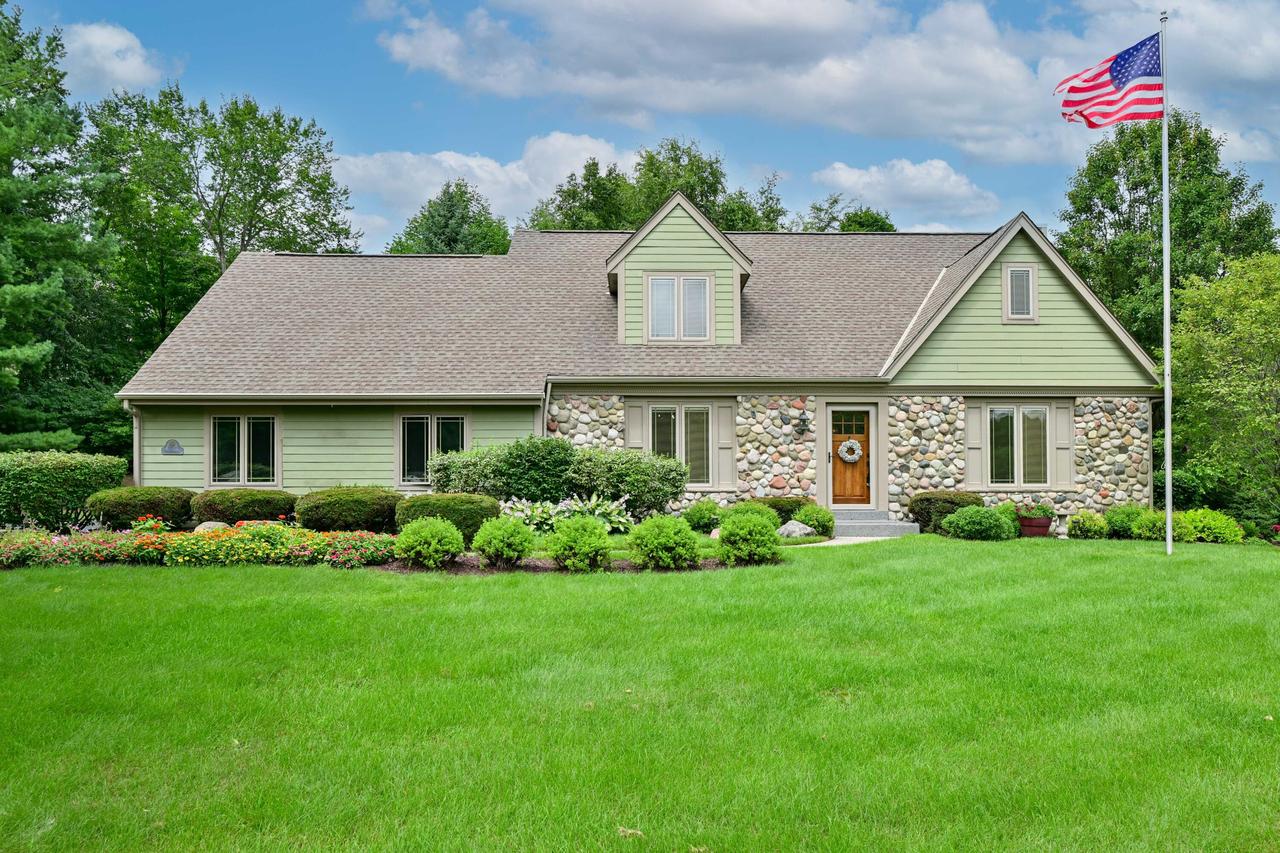 3162 Willowgate Pass, Richfield, WI 53017