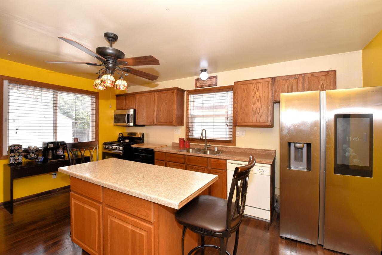 4040 N 11th St, Milwaukee, WI 53209
