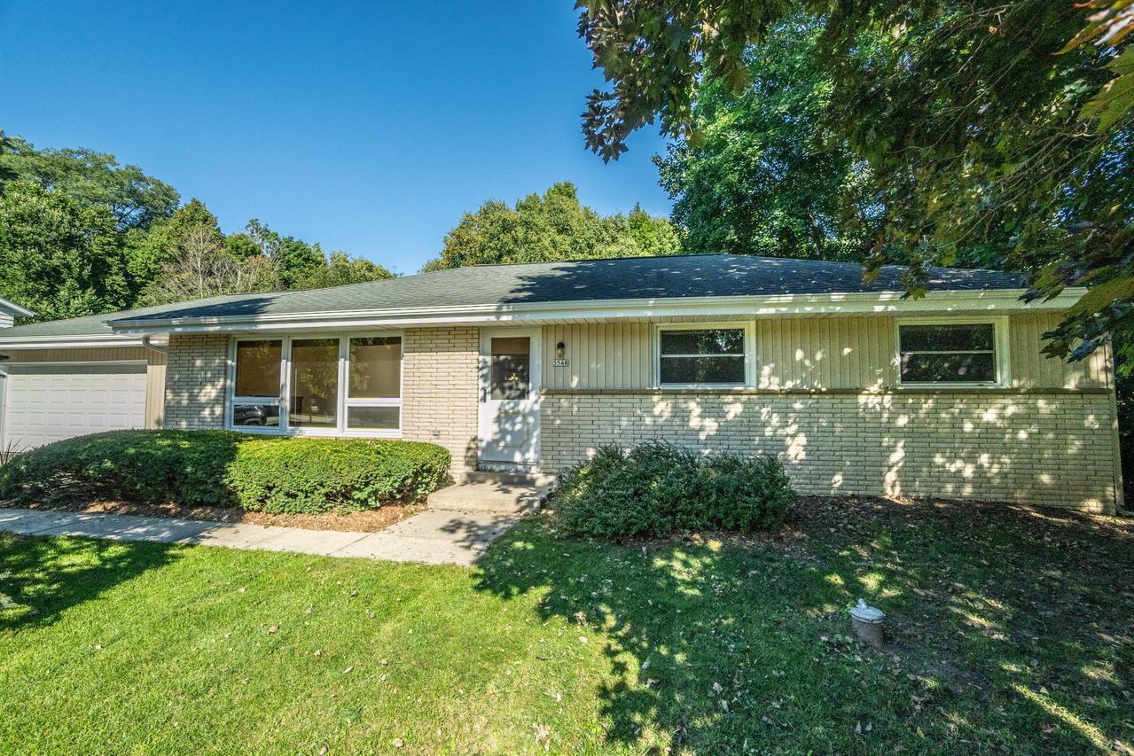 3548 Lusan Dr, Jackson, WI 53012