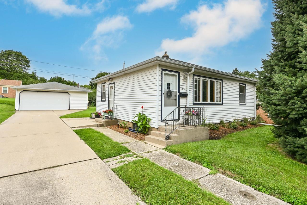 3675 S 5th St, Milwaukee, WI 53207