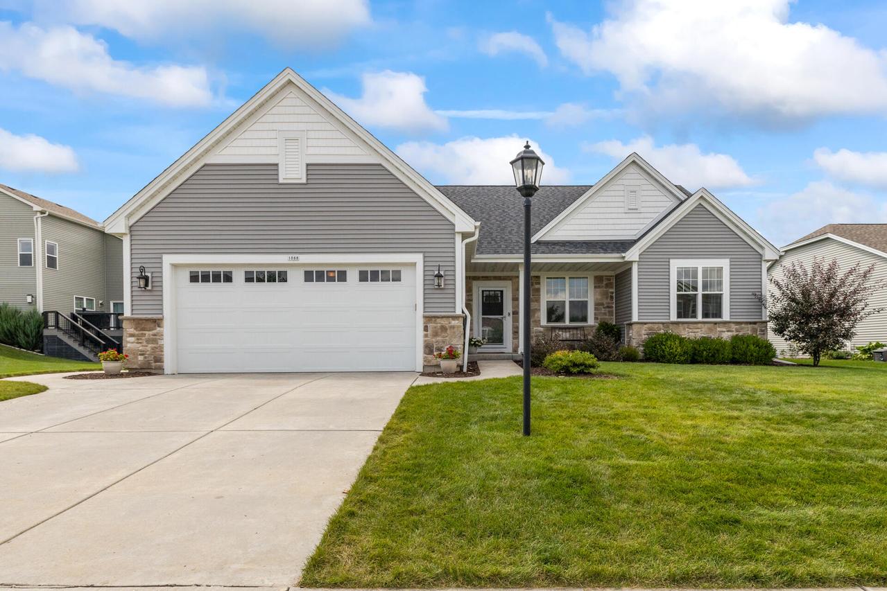 1088 Evergreen Trl, Oconomowoc, WI 53066