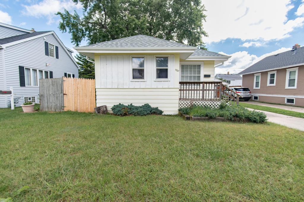 7707 16th Ave, Kenosha, WI 53143
