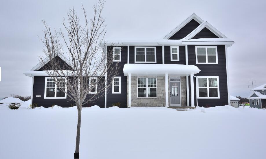 8191 Skylark Ct, Mequon, WI 53097