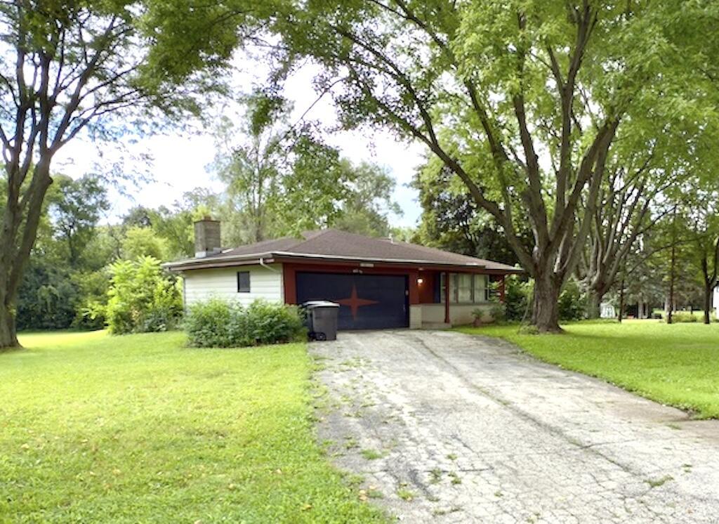 S56W29541 Roanoke Dr, Genesee, WI 53189