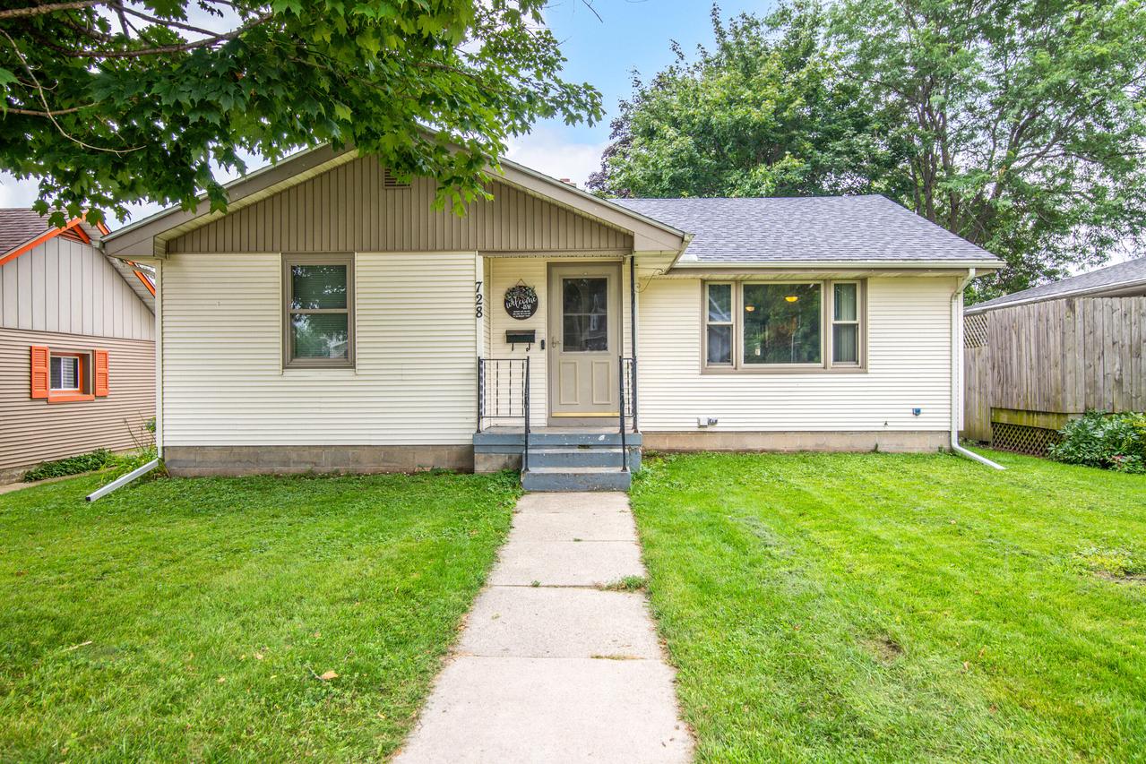 728 N Church St, Watertown, WI 53098