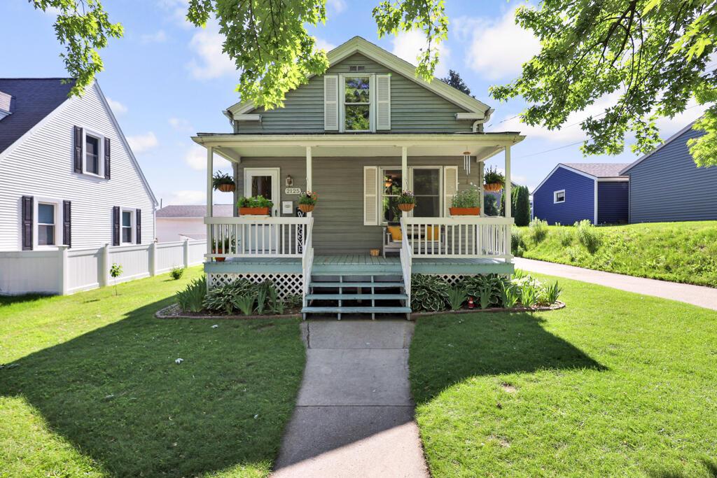 2125 S 9th St, Manitowoc, WI 54220