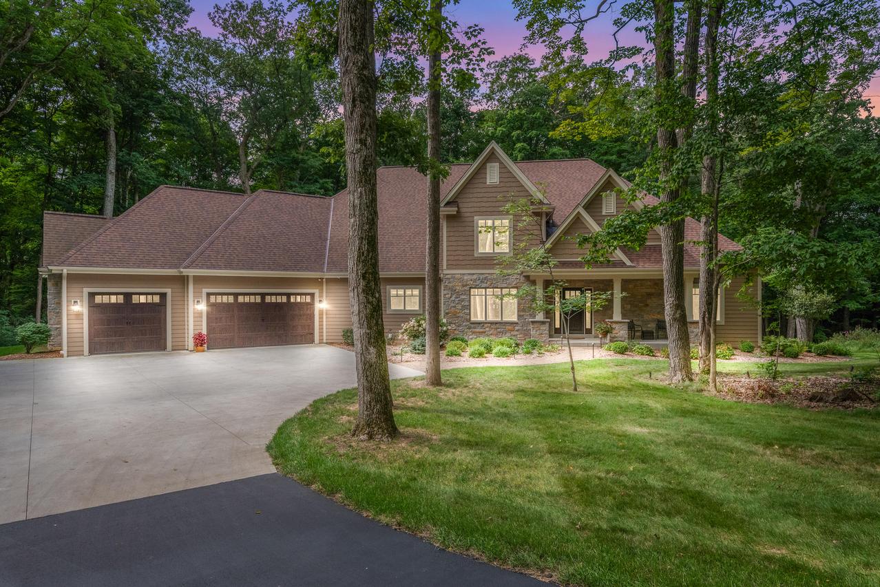 2741 Shagbark Dr, Kewaskum, WI 53040