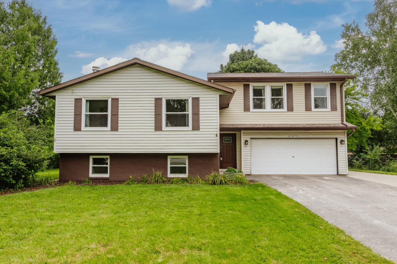 W238N7028 Dana Ct, Sussex, WI 53089