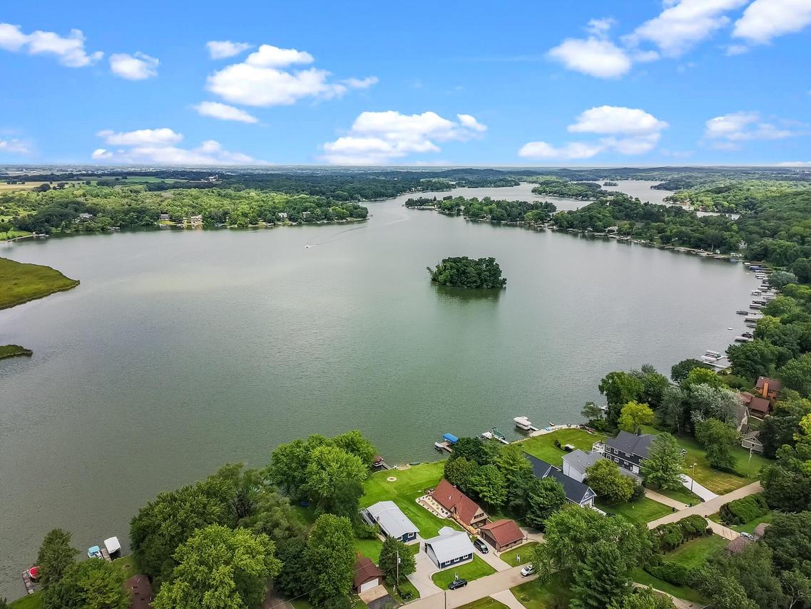 N7015 Oakwood Rd, Richmond, WI 53190