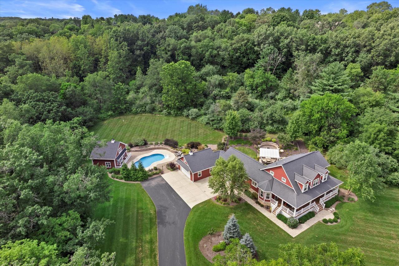 N1W31712 Scuppernong Valley, Delafield, WI 53018