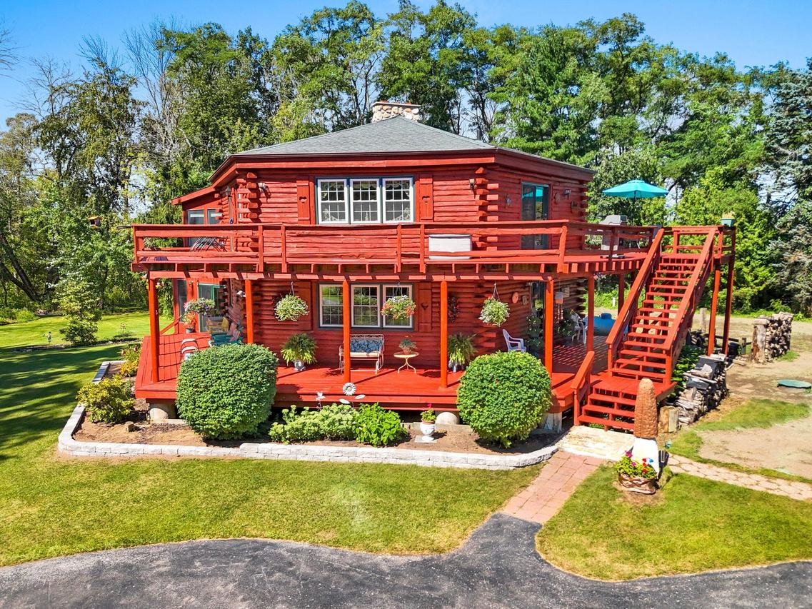 11732 Lakeshore Rd, Two Rivers, WI 54241