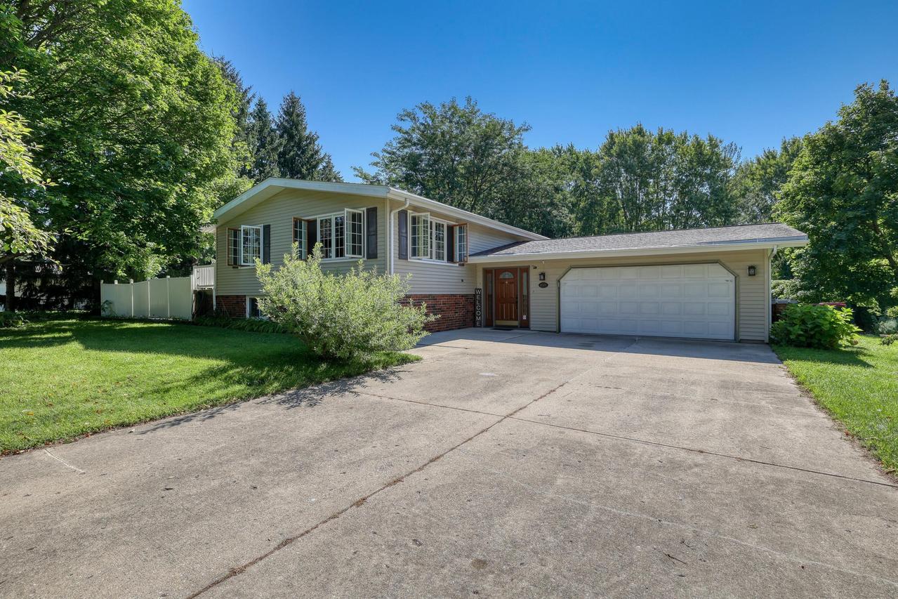 W1025 Kelly Dr, Rubicon, WI 53078