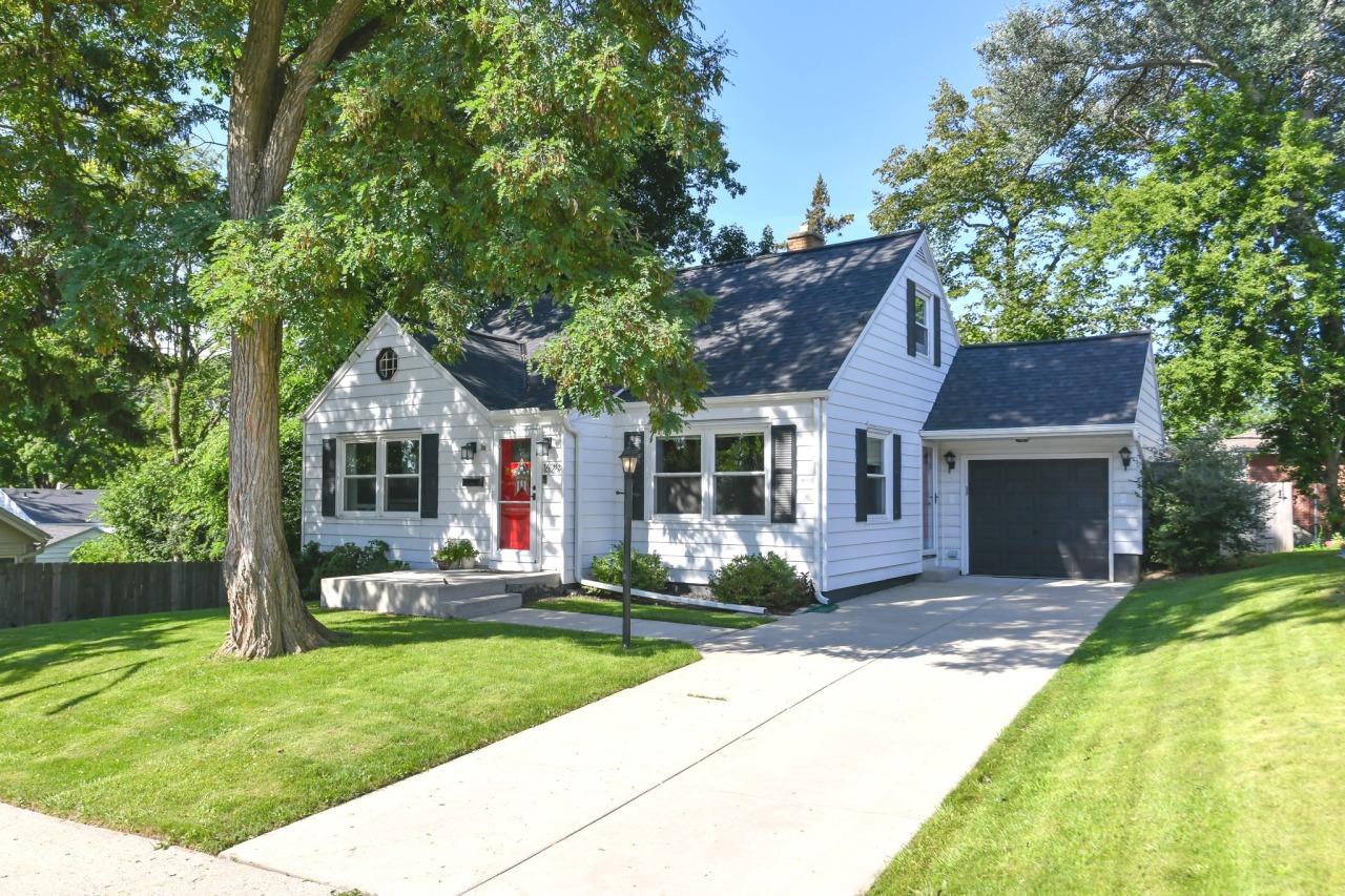 1629 S 95th St, West Allis, WI 53214