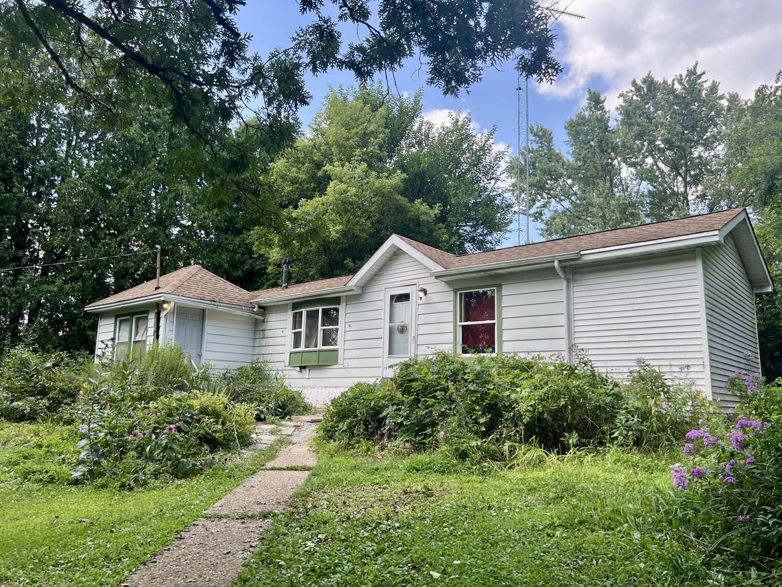 1095 Spring Valley Rd., Burlington, WI 53105