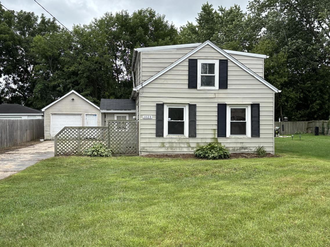 1023 83rd St, Kenosha, WI 53143