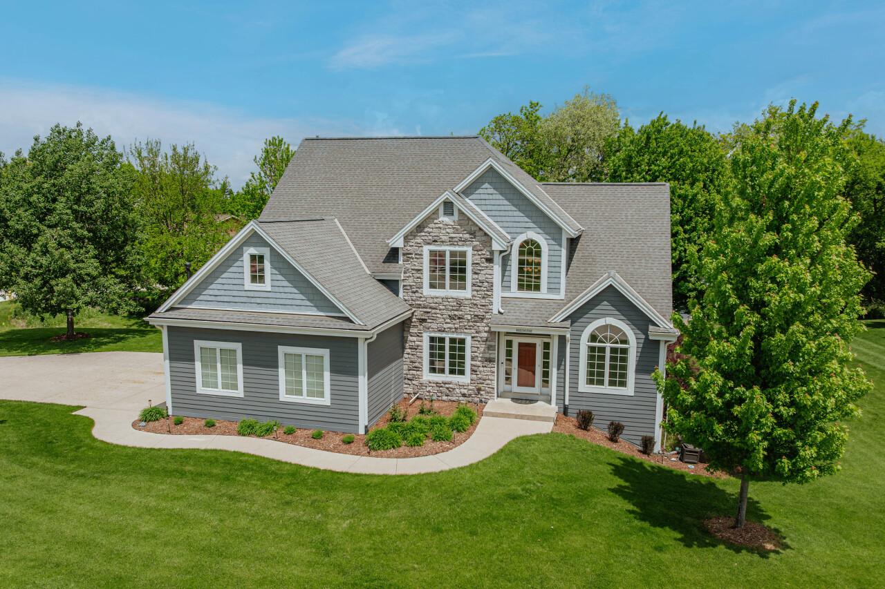W231N7370 Field Dr, Sussex, WI 53089