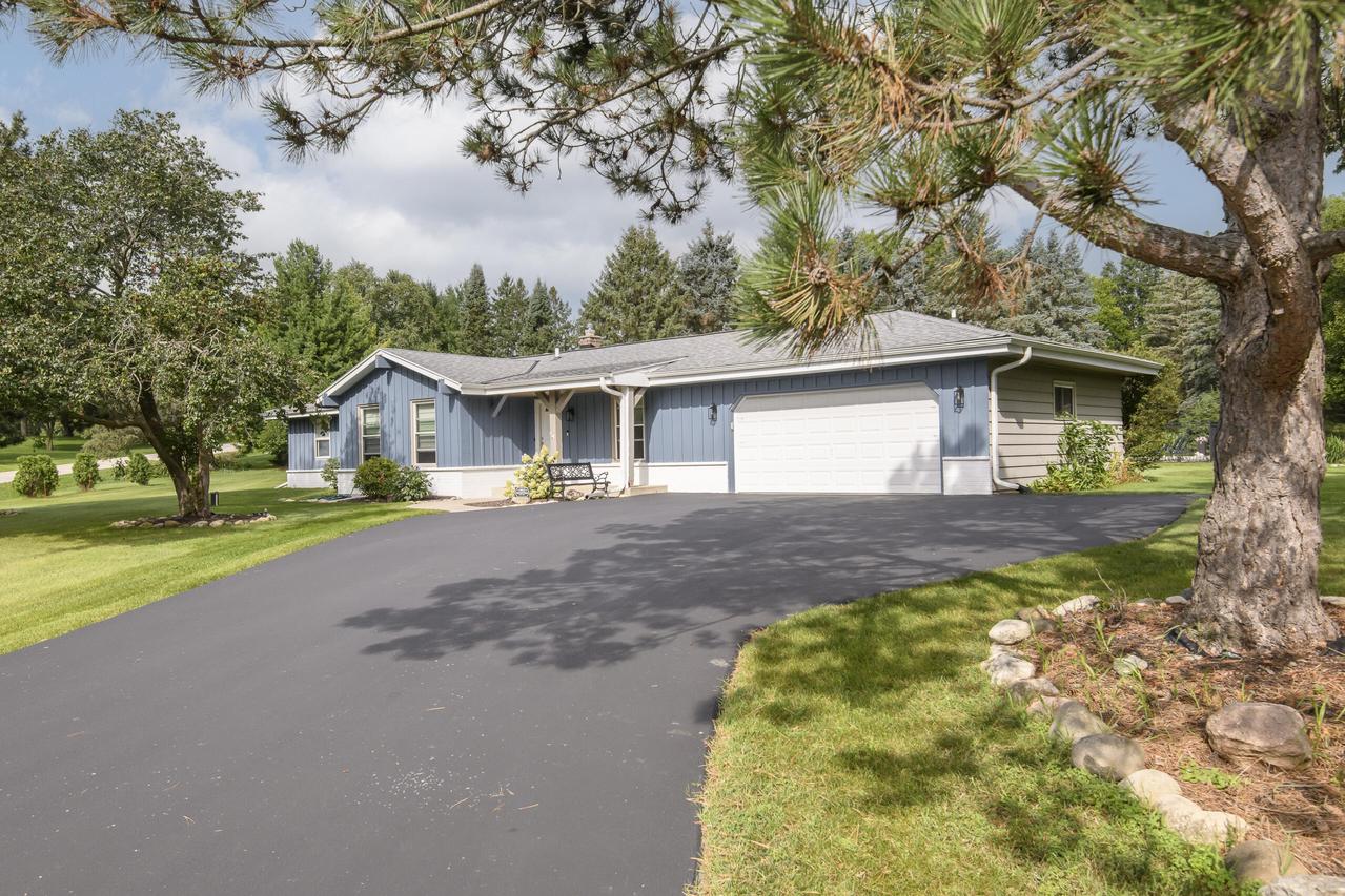 W315N631 Huckleberry Way, Delafield, WI 53018