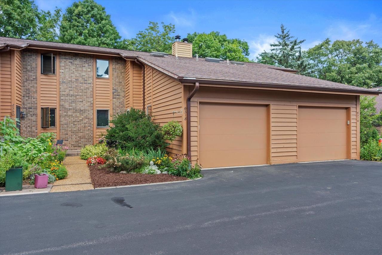 6318 W Cedar St, Wauwatosa, WI 53213