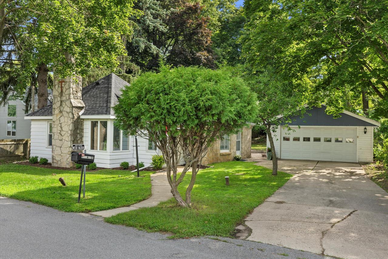 W330N6304 Hasslinger Dr, Merton, WI 53058