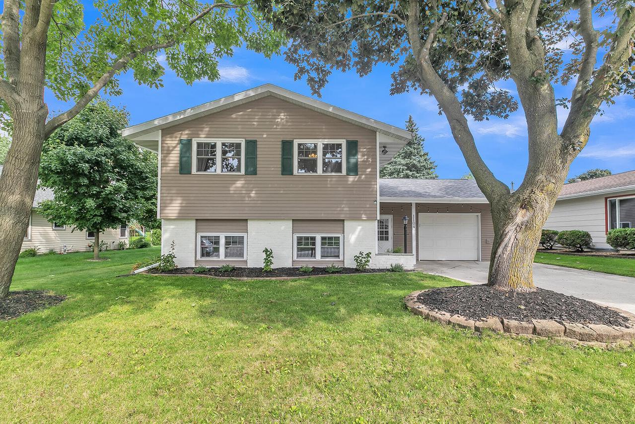 1104 2nd St, Kiel, WI 53042