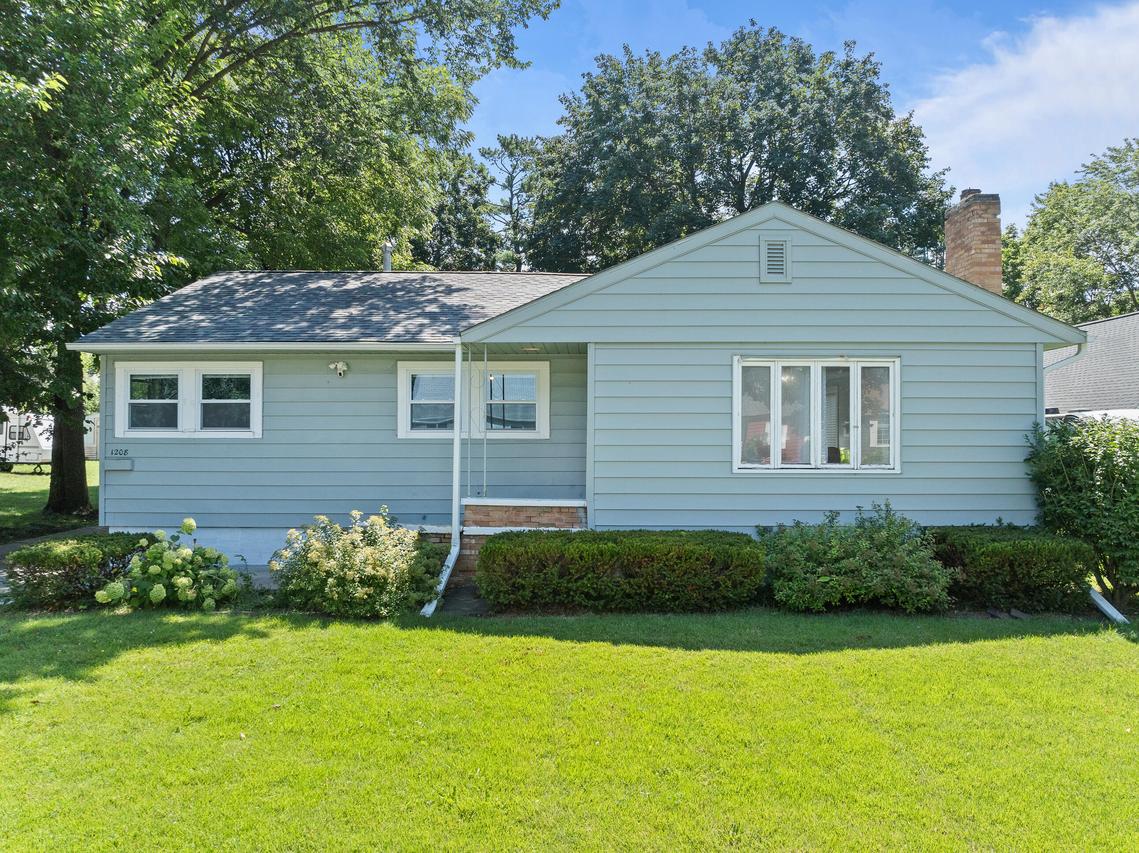 1208 Barnes St, Delavan, WI 53115