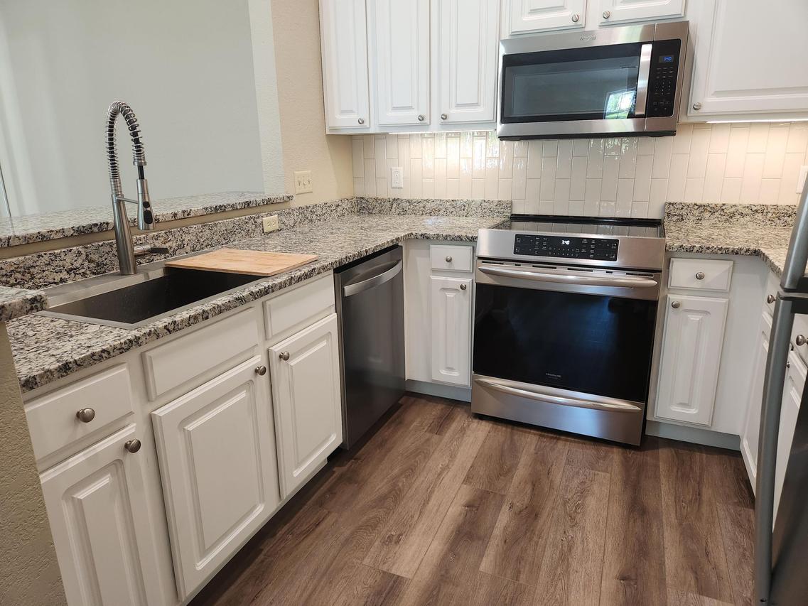2740 Northview Rd #102, Waukesha, WI 53188