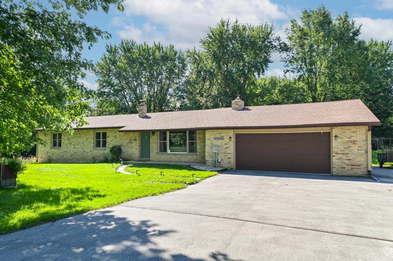 N79W34221 Petersen Rd, Oconomowoc, WI 53066