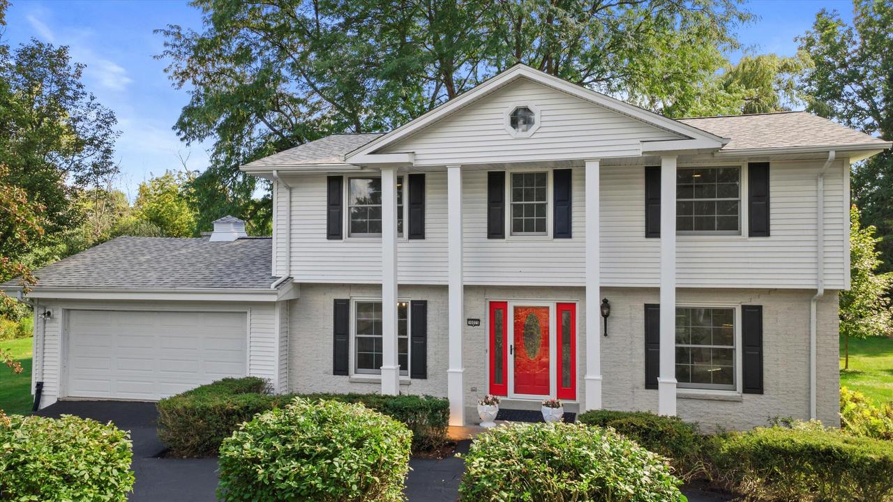 16025 Tomahawk Trl, Brookfield, WI 53005