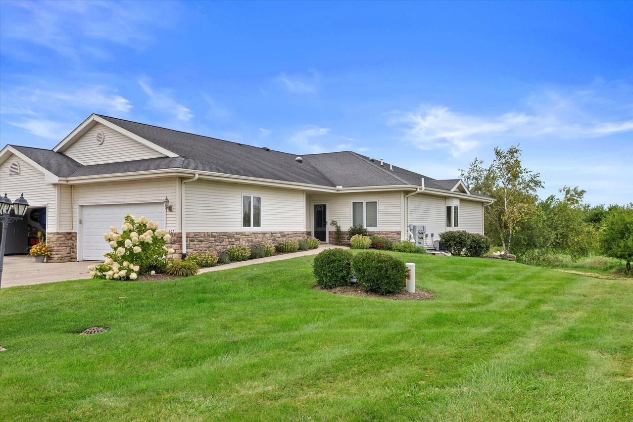 407 Creekside Pl, Delavan, WI 53115