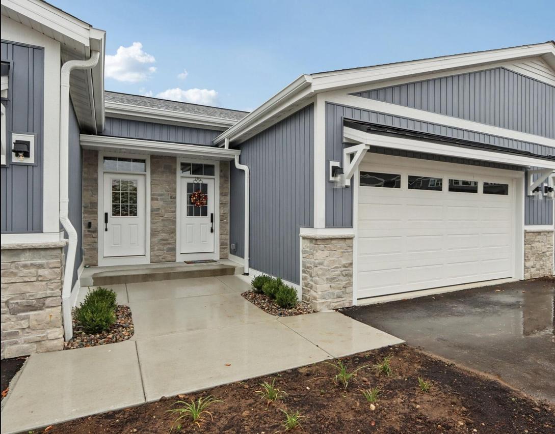 405 Falcon Ridge #13, Burlington, WI 53105