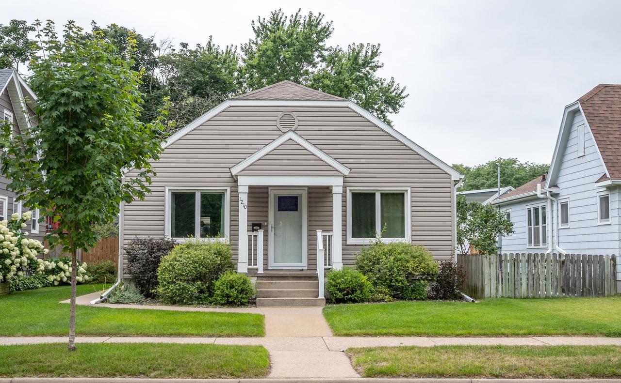 1210 S 20th St, La Crosse, WI 54601