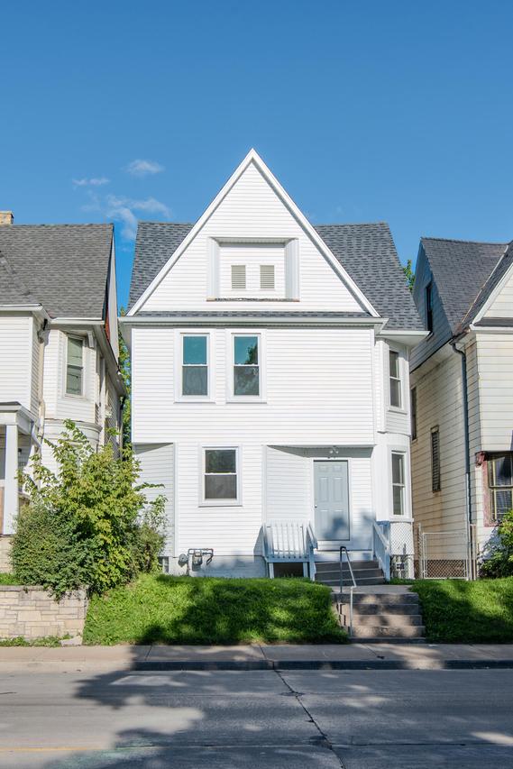 2008 N 35th St, Milwaukee, WI 53208